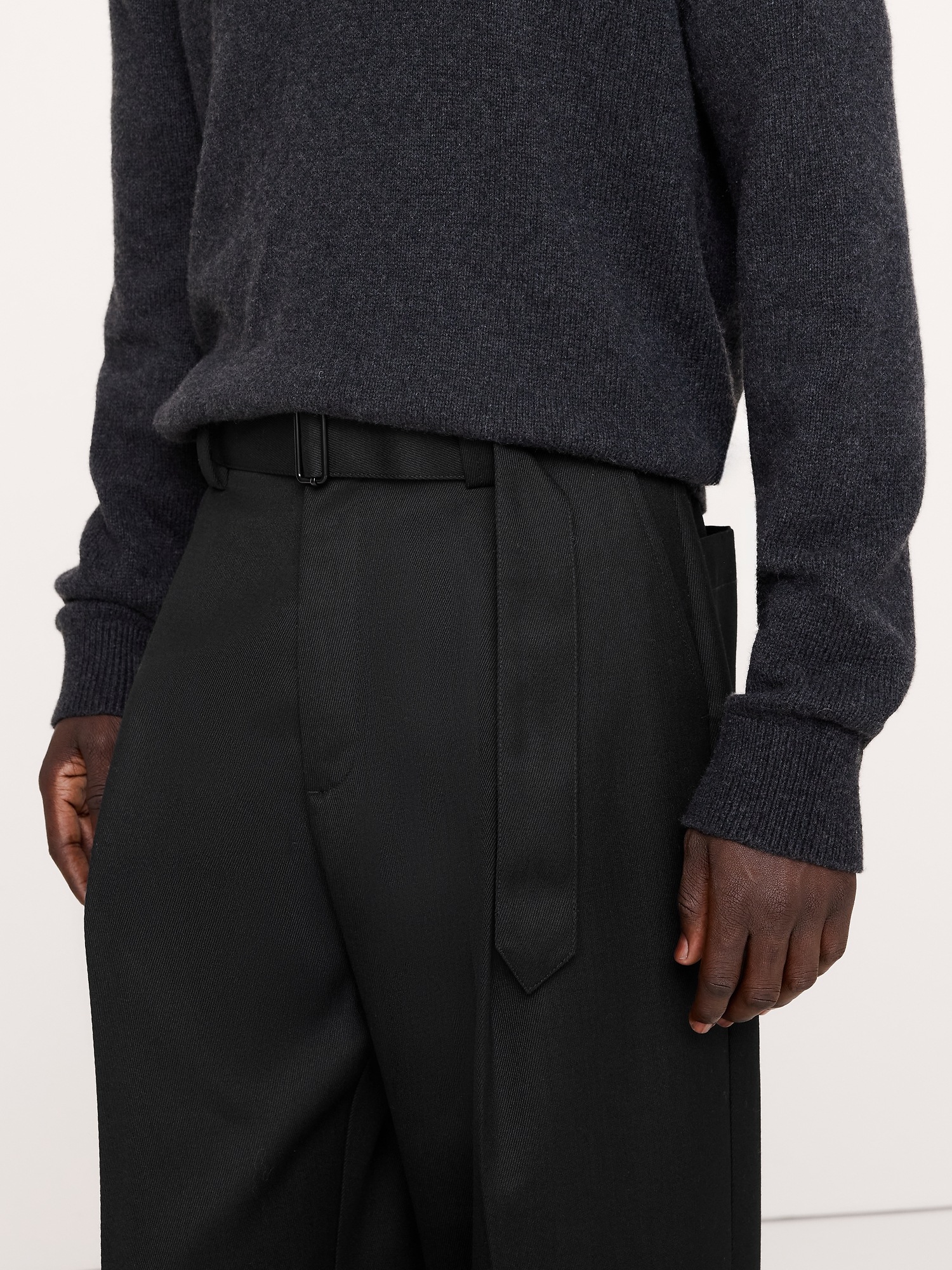 Мужские брюки Banana Republic Loose Twill Belted Dress Pant, цвет: Чёрный — фото 3