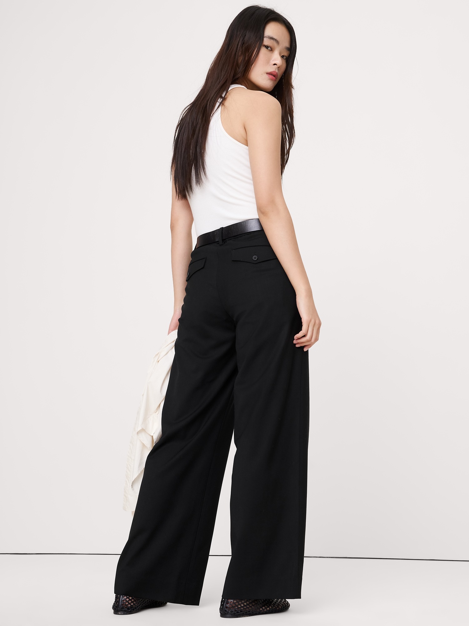 Женские брюки Banana Republic The Everyday Wide-Leg Pant in Italian Lightweight Wool, цвет: Чёрный — фото 2