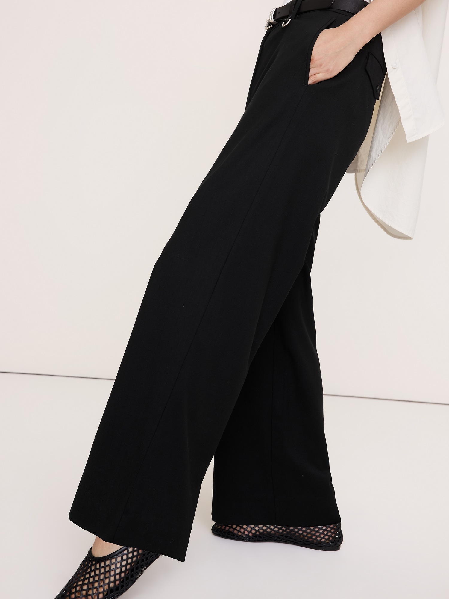Женские брюки Banana Republic The Everyday Wide-Leg Pant in Italian Lightweight Wool, цвет: Чёрный — фото 3