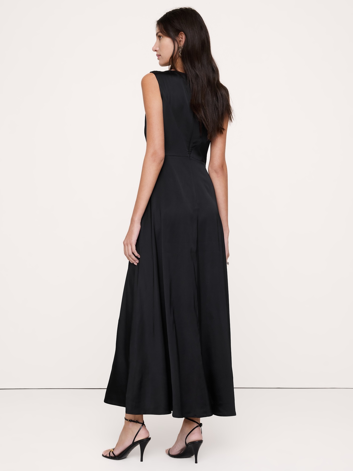 Женское платье Banana Republic Stretch-Satin Cowl-Neck Maxi, цвет: Чёрный — фото 2