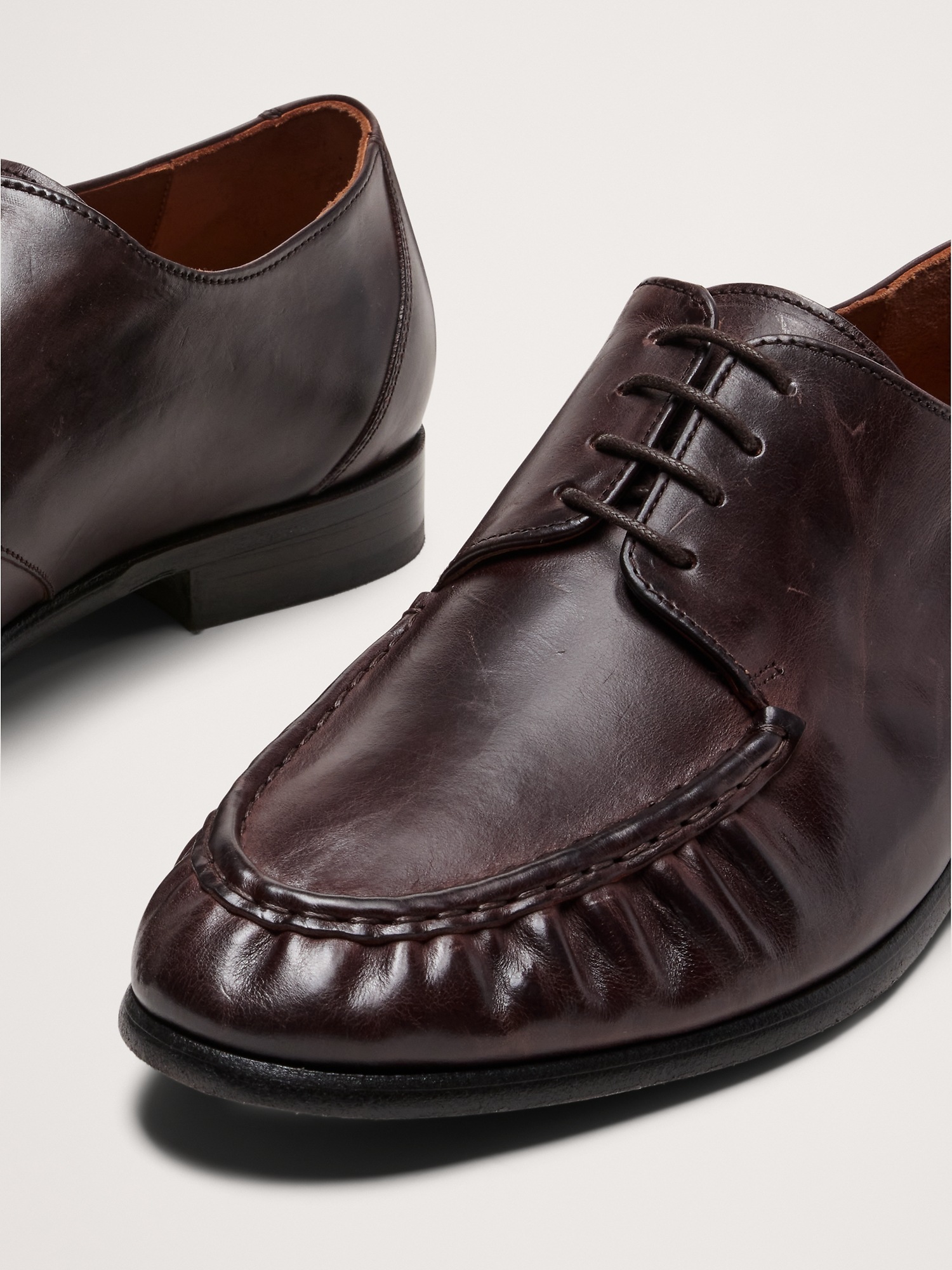 Мужские туфли Banana Republic Italian Leather Moc-Toe Derby Loafer, цвет: Тёмный коричневый — фото 5