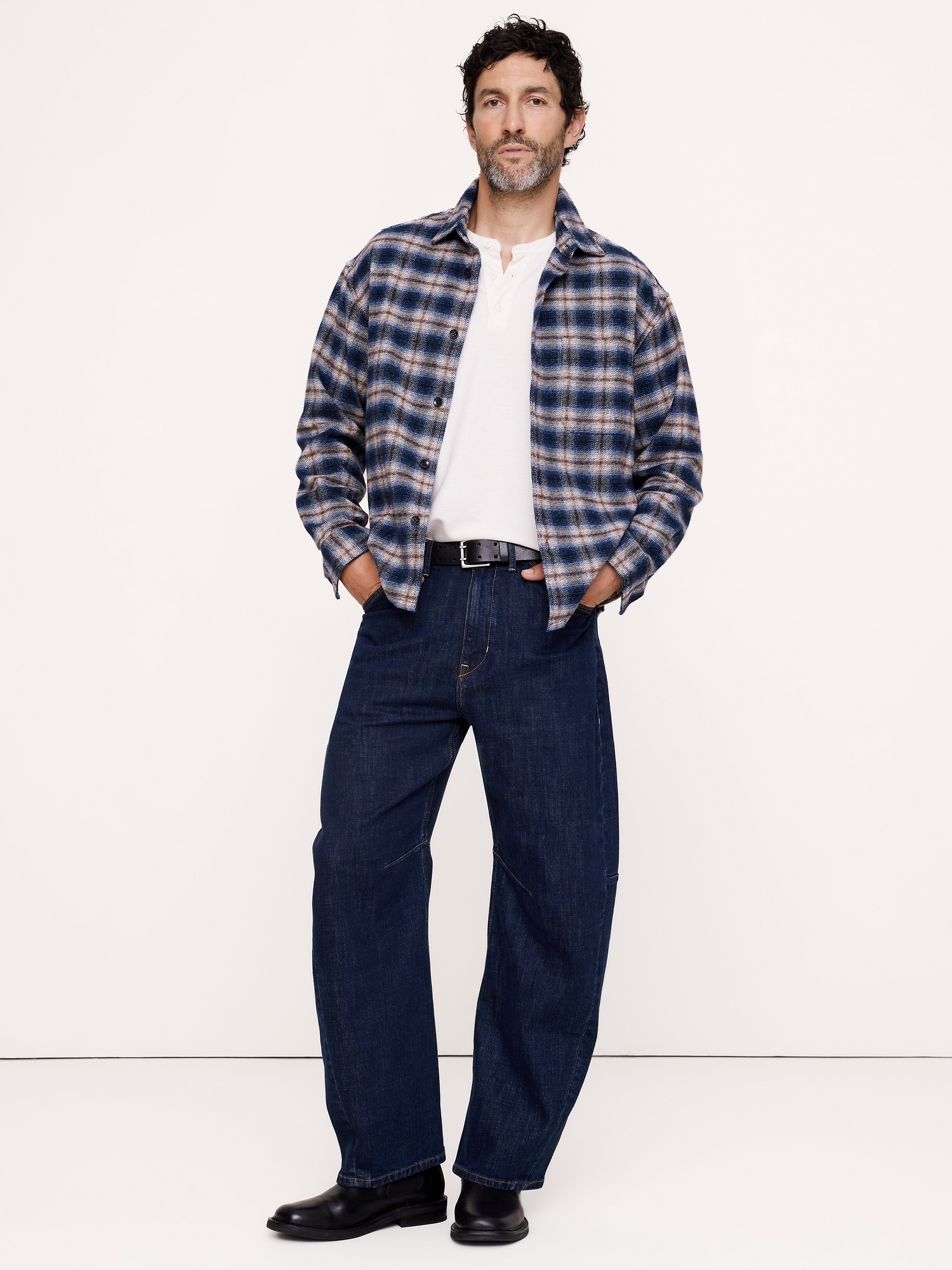 Мужская рубашка Banana Republic Relaxed-Fit Flannel, цвет: Синий клетчатый — фото 3