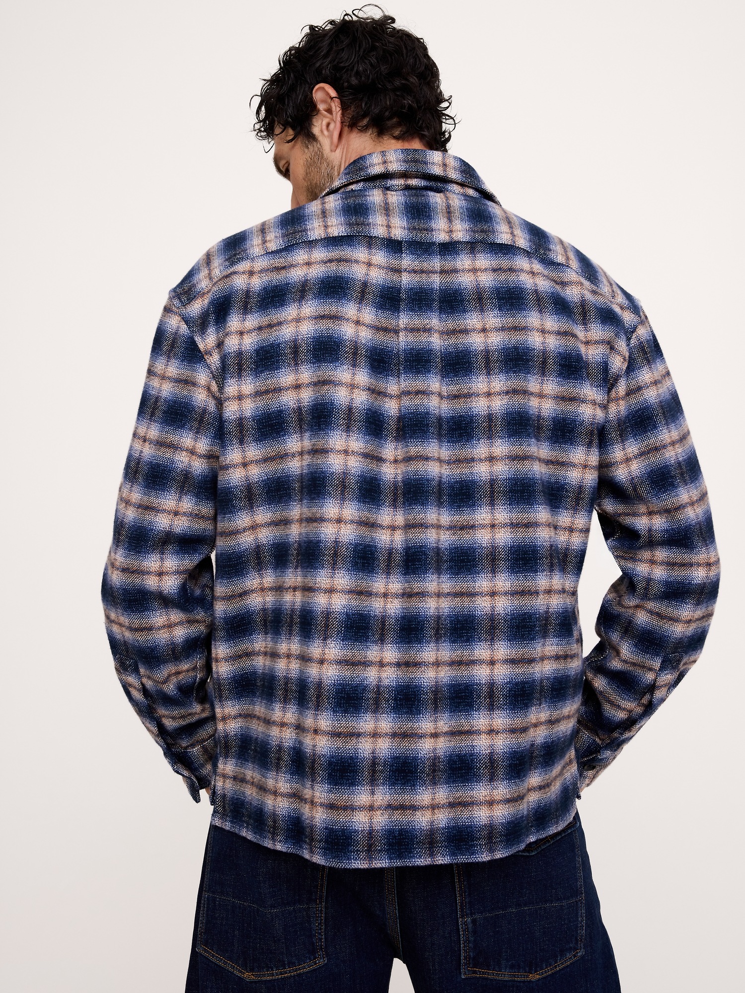 Мужская рубашка Banana Republic Relaxed-Fit Flannel, цвет: Синий клетчатый — фото 2