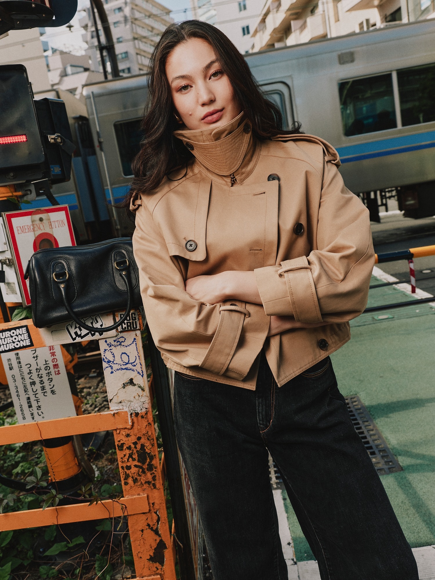 Женское пальто Banana Republic Cropped Cotton Twill Trench, цвет: Песочный бежевый — фото 4