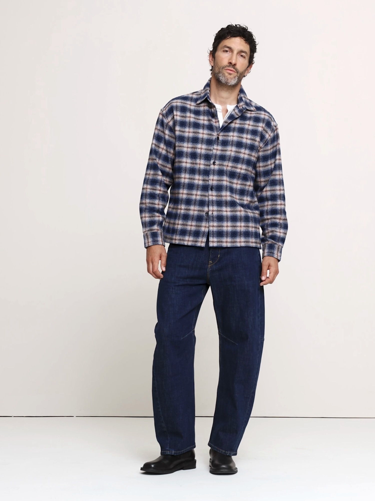 Мужская рубашка Banana Republic Relaxed-Fit Flannel, цвет: Синий клетчатый — фото 5