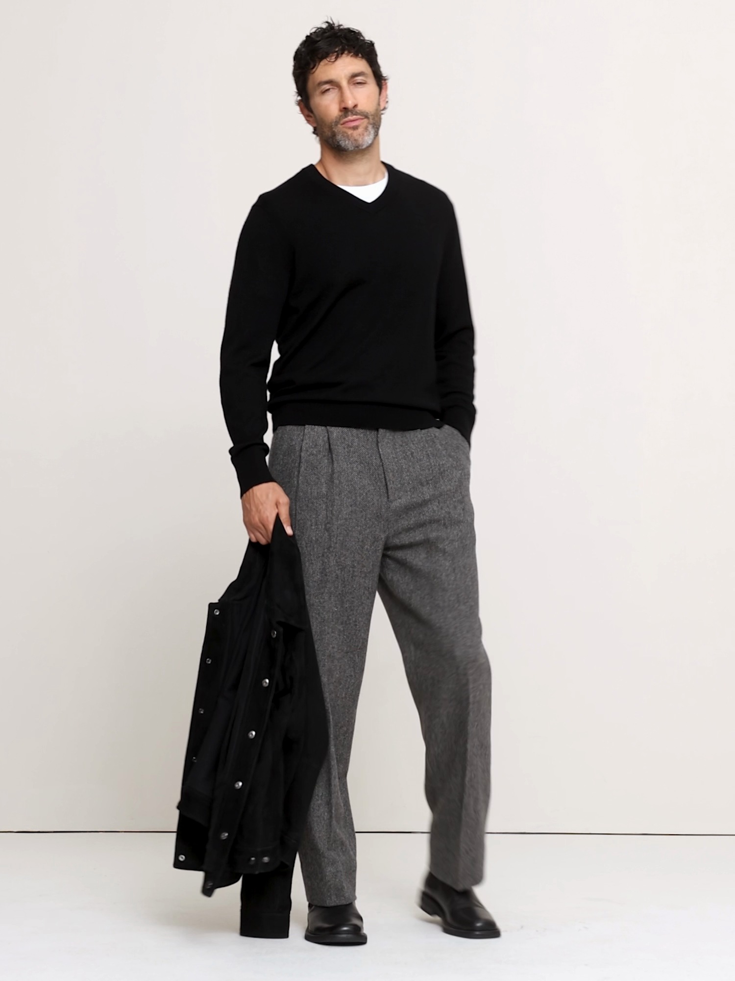Мужской свитер Banana Republic Merino V-Neck, цвет: Чёрный — фото 6