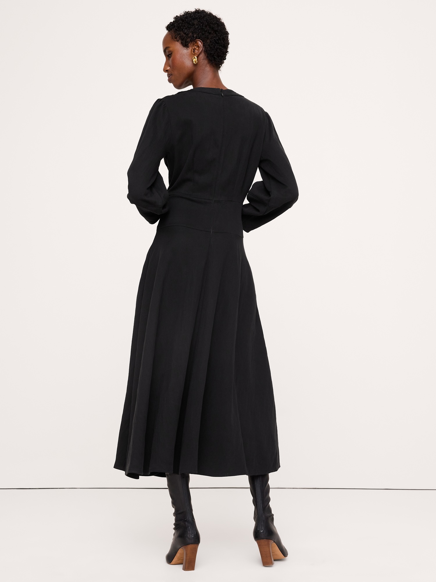 Женское платье Banana Republic Drapey Twill Button Midi, цвет: Чёрный — фото 2