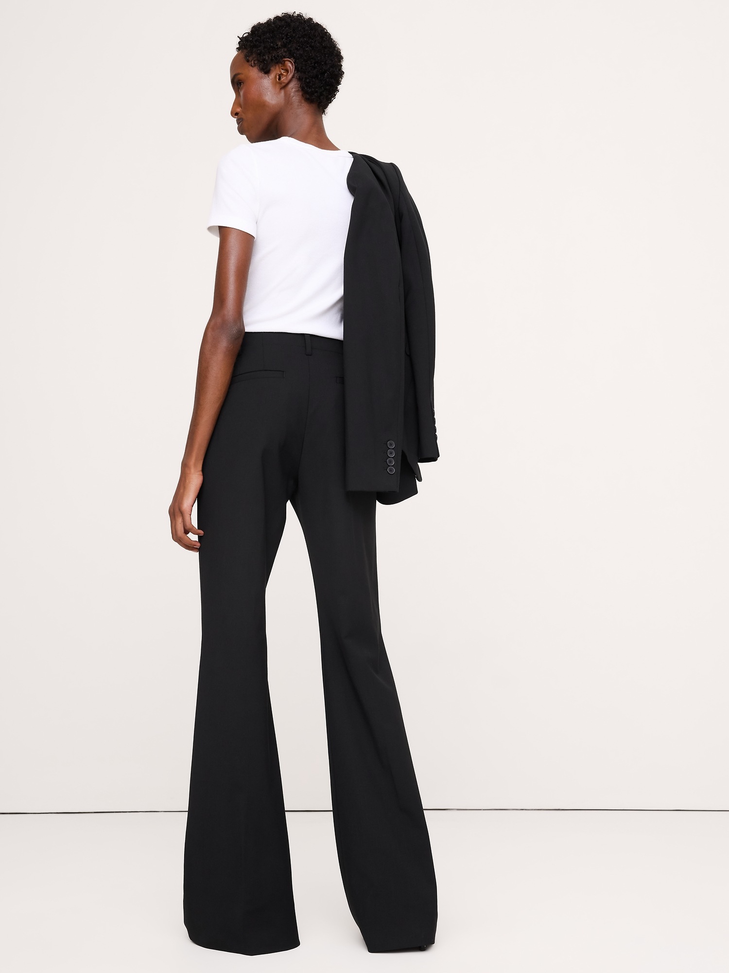 Женские брюки Banana Republic Ultra High-Rise Flare Italian Lightweight Wool Pant, цвет: Чёрный — фото 2