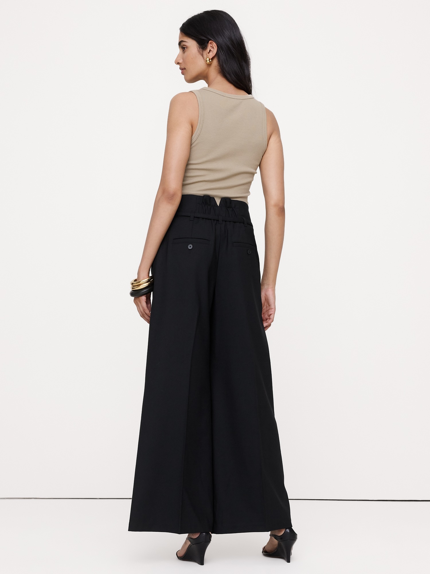 Женские брюки Banana Republic High-Rise Wrap-Front Paperbag Pant, цвет: Чёрный — фото 2