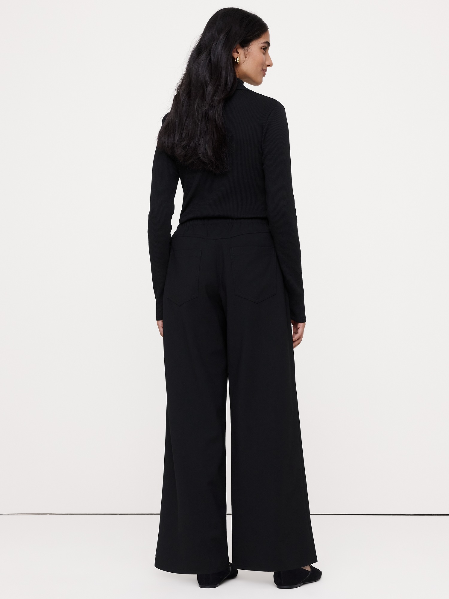 Женские брюки Banana Republic The Studio Wide-Leg Drawstring Pant in Italian Wool., цвет: Чёрный — фото 2