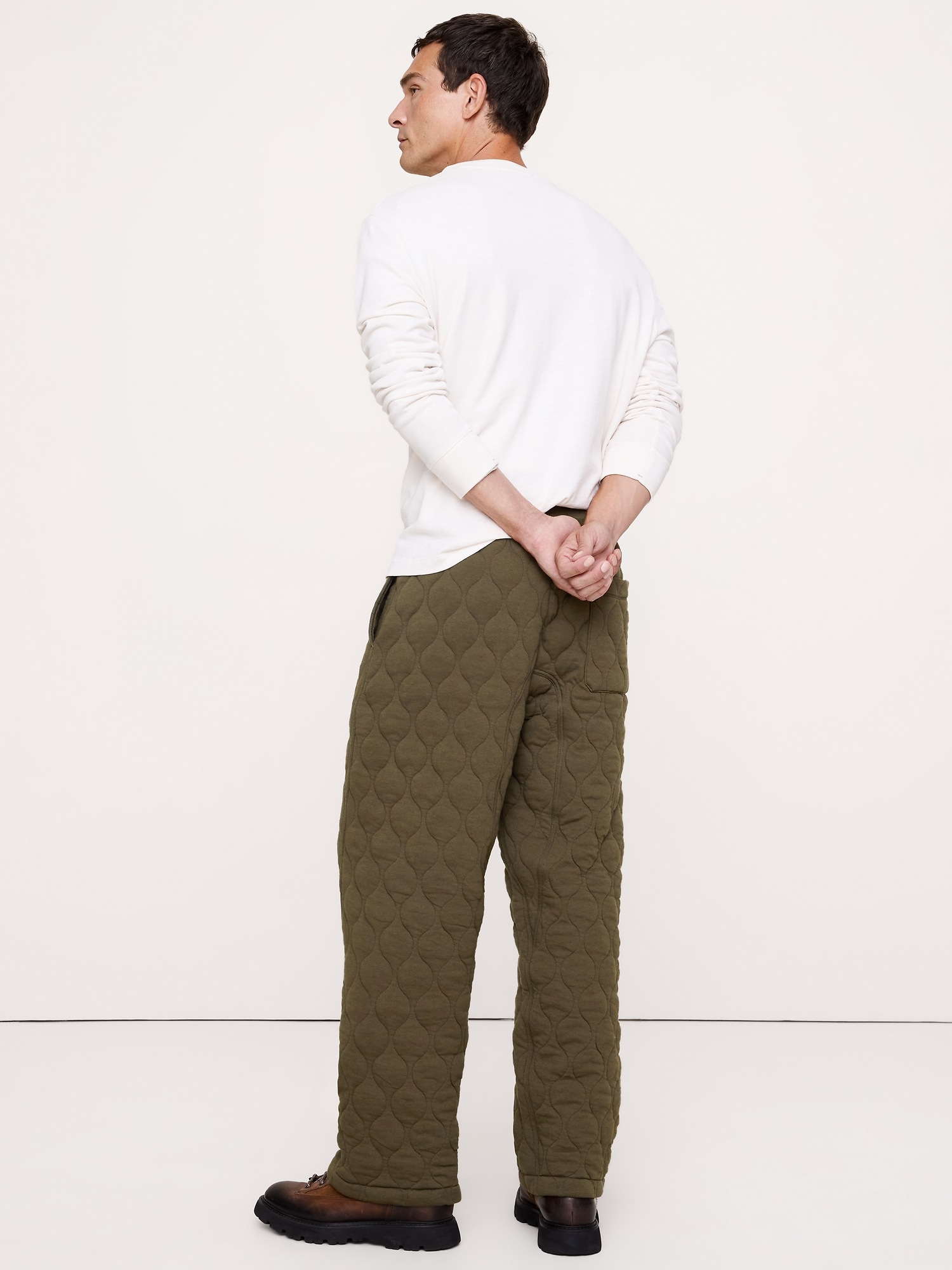Мужские брюки Banana Republic Cotton Quilted Jacquard Pull-On Pant, цвет: Оливковый зелёный — фото 2