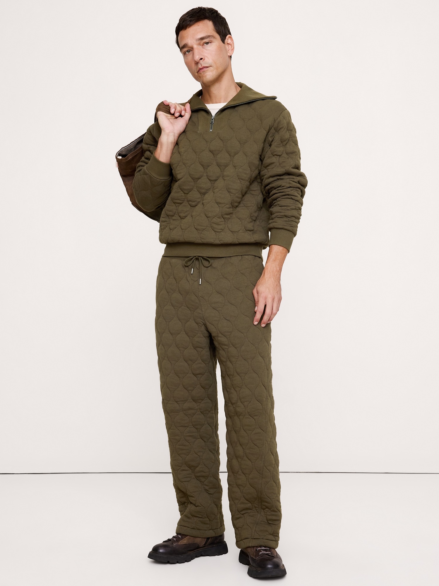 Мужские брюки Banana Republic Cotton Quilted Jacquard Pull-On Pant, цвет: Оливковый зелёный — фото 4