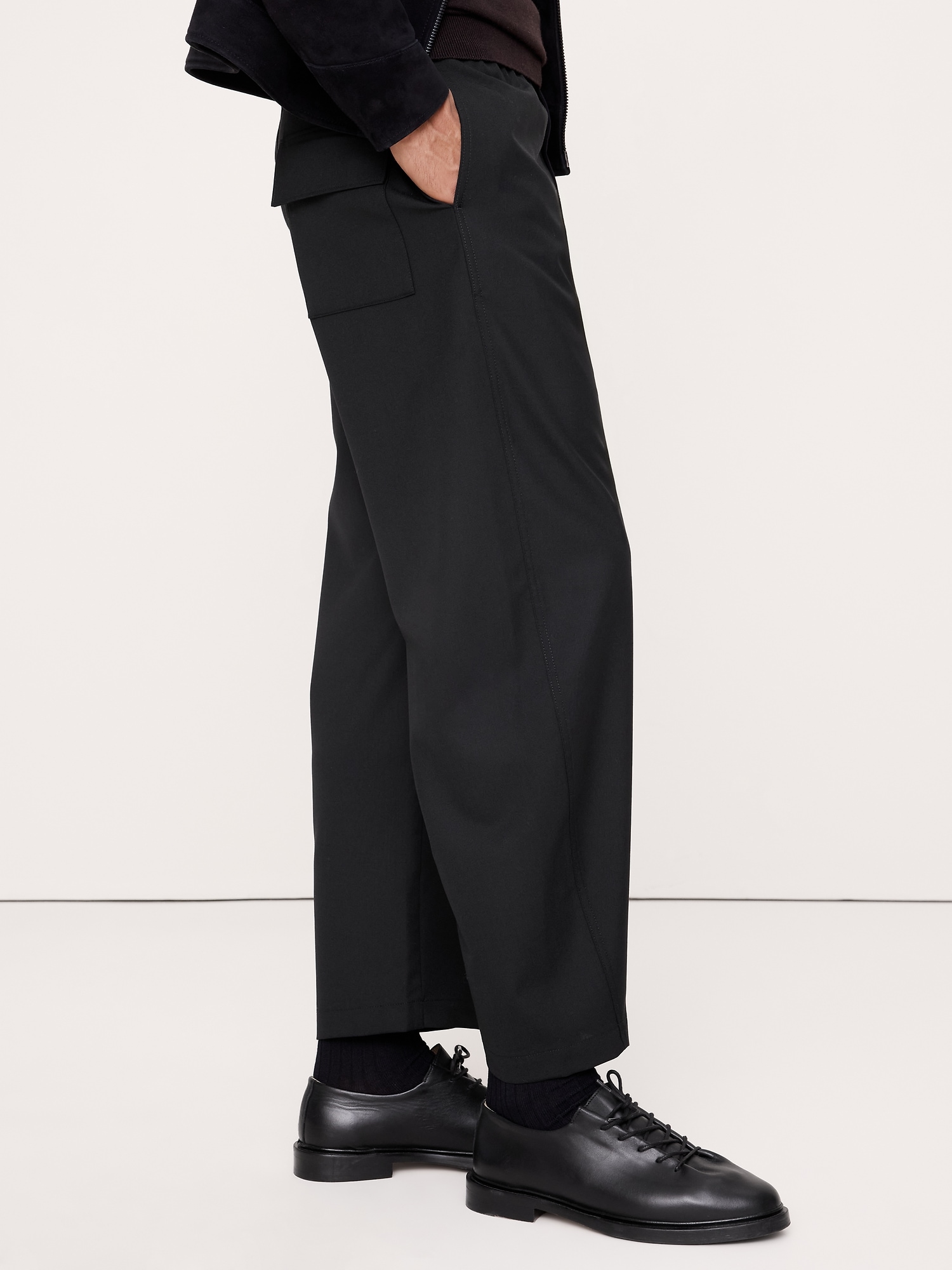 Мужские брюки Banana Republic Relaxed Barrel Wool-Blend Pull-On Pant, цвет: Чёрный — фото 3