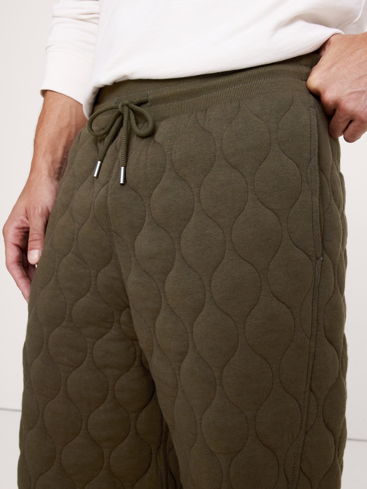 Мужские брюки Banana Republic Cotton Quilted Jacquard Pull-On Pant, цвет: Оливковый зелёный — фото 3