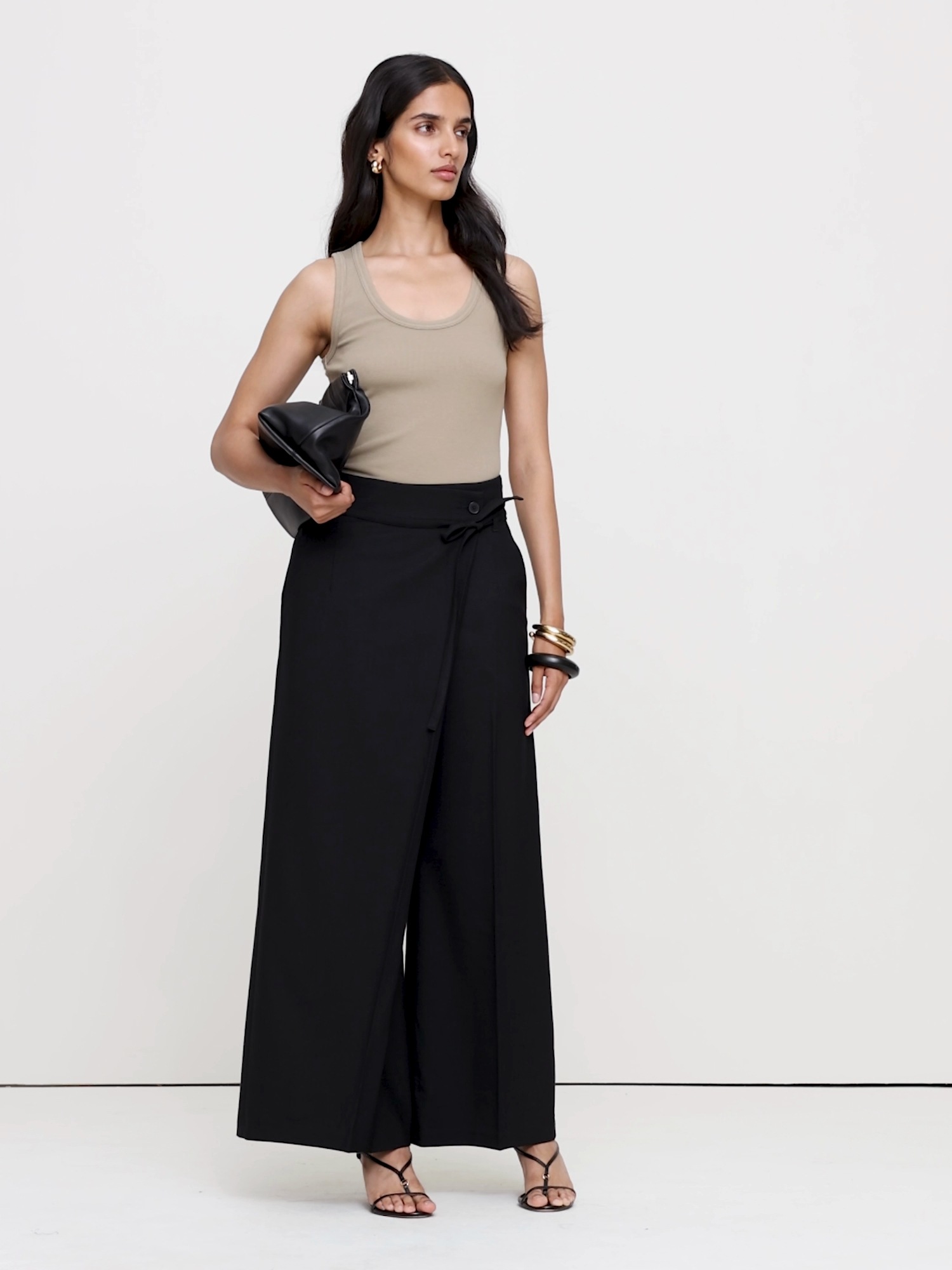 Женские брюки Banana Republic High-Rise Wrap-Front Paperbag Pant, цвет: Чёрный — фото 6