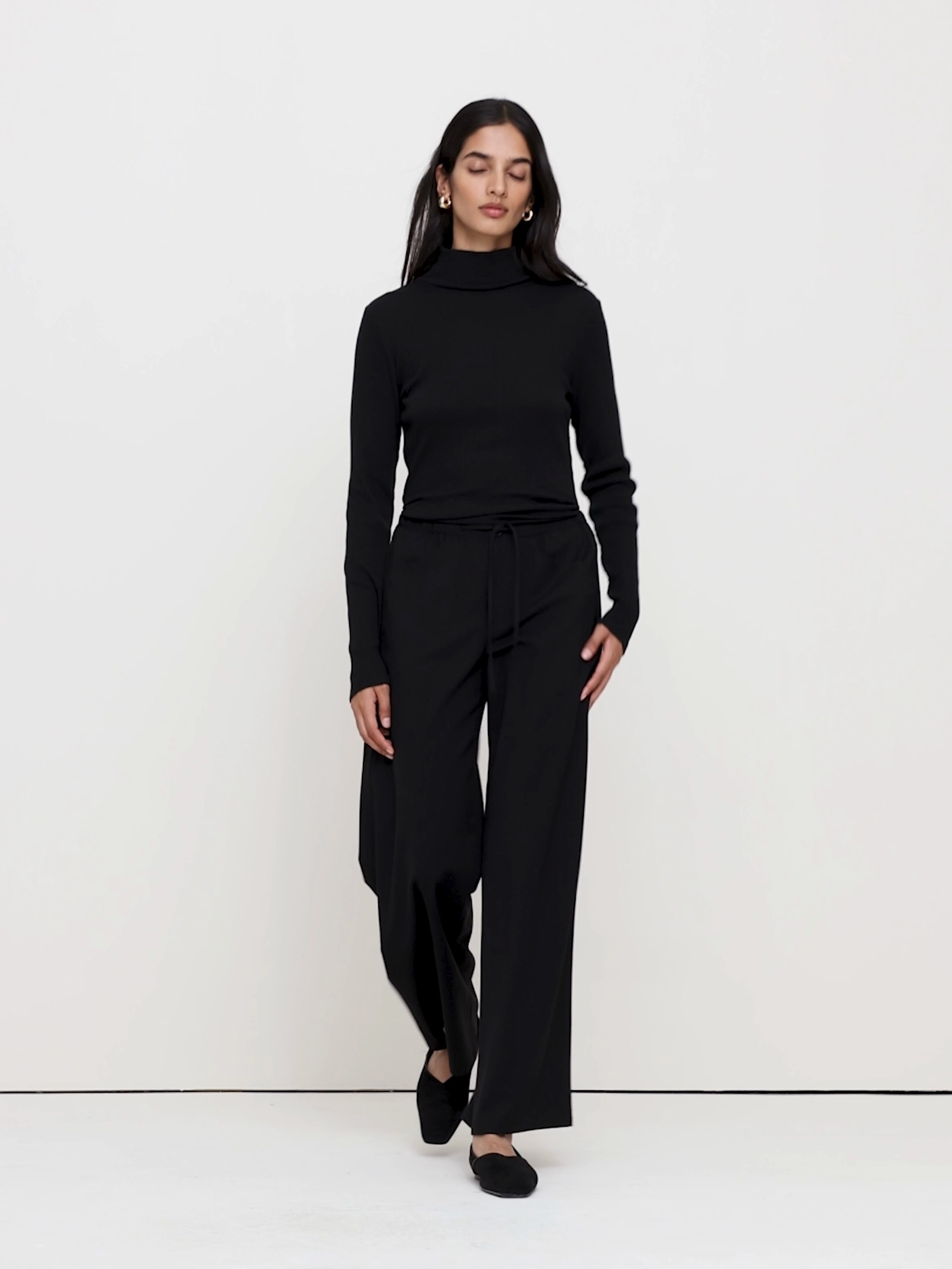 Женские брюки Banana Republic The Studio Wide-Leg Drawstring Pant in Italian Wool., цвет: Чёрный — фото 5