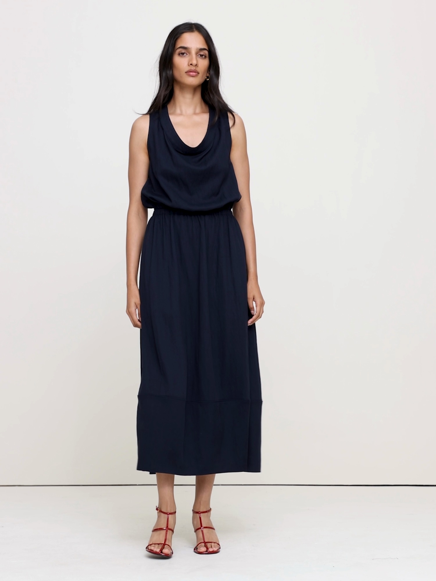 Женское платье Banana Republic Drapey Twill Cowl-Neck Midi, цвет: Тёмно-синий — фото 4