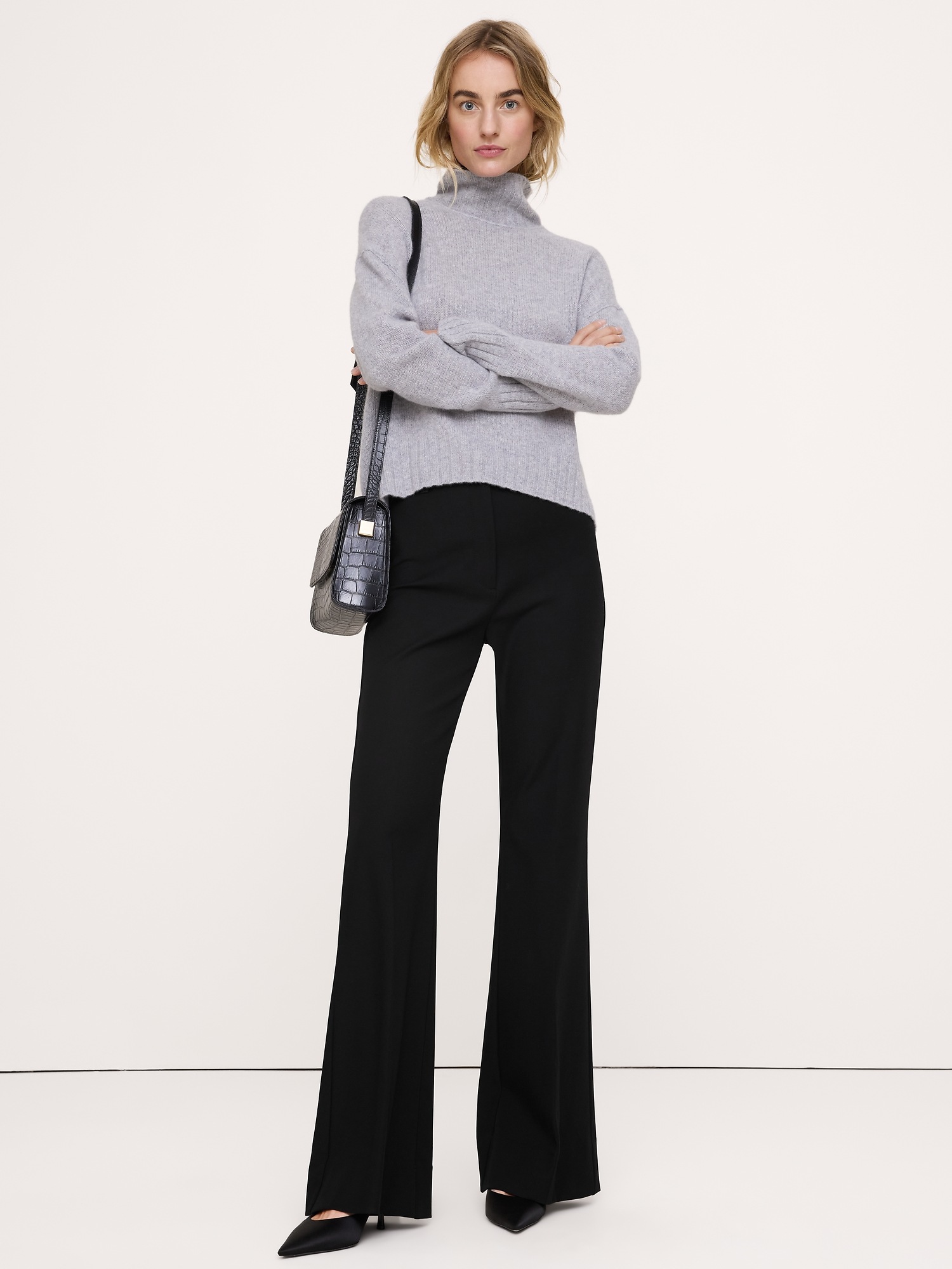 Женские брюки Banana Republic High-Rise Modern Flare City Stretch Pant, цвет: Чёрный — фото 5