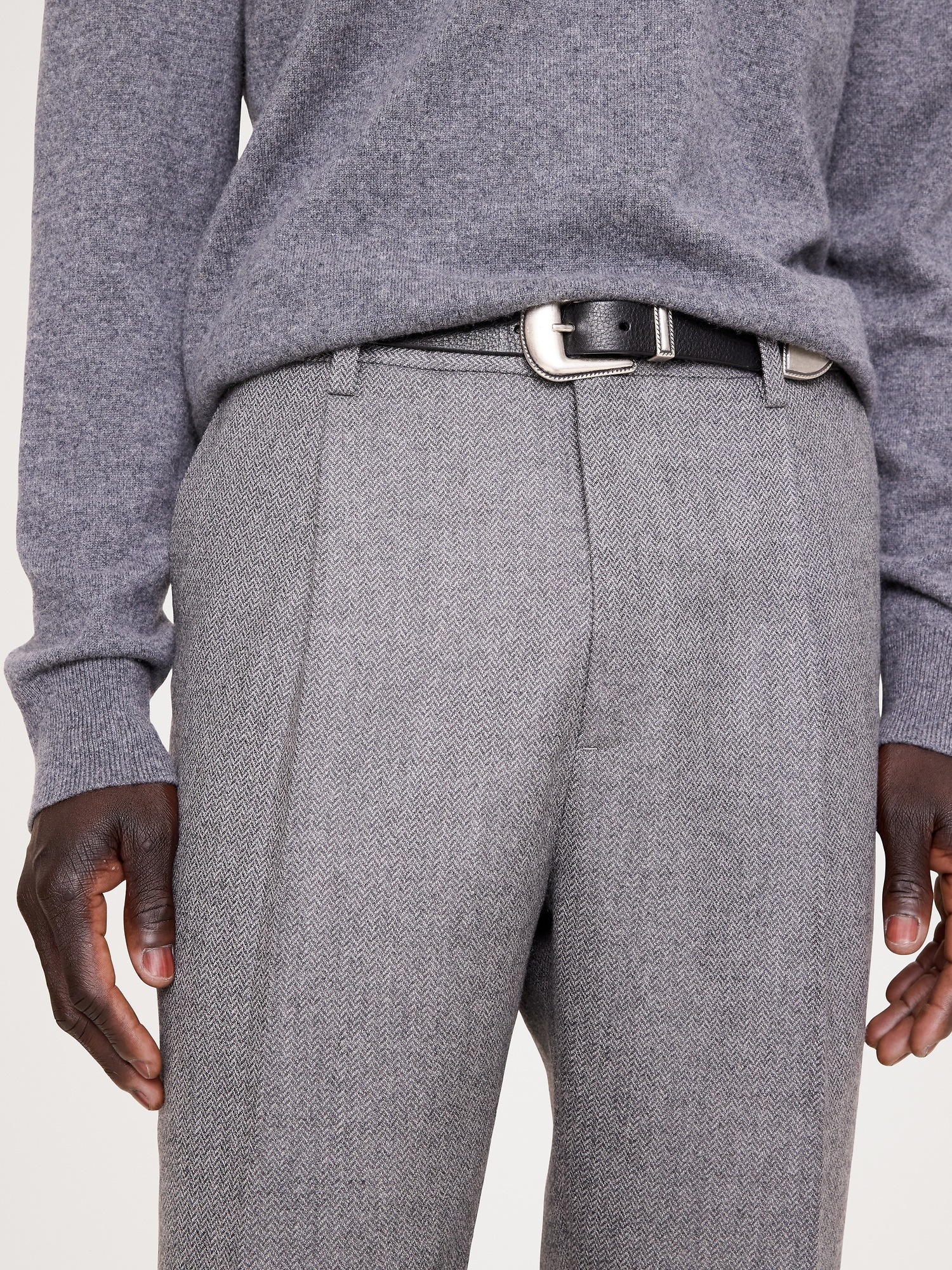 Мужские брюки Banana Republic Classic Tapered Wool-Cotton Herringbone Dress Pant, цвет: Светлый серый — фото 3