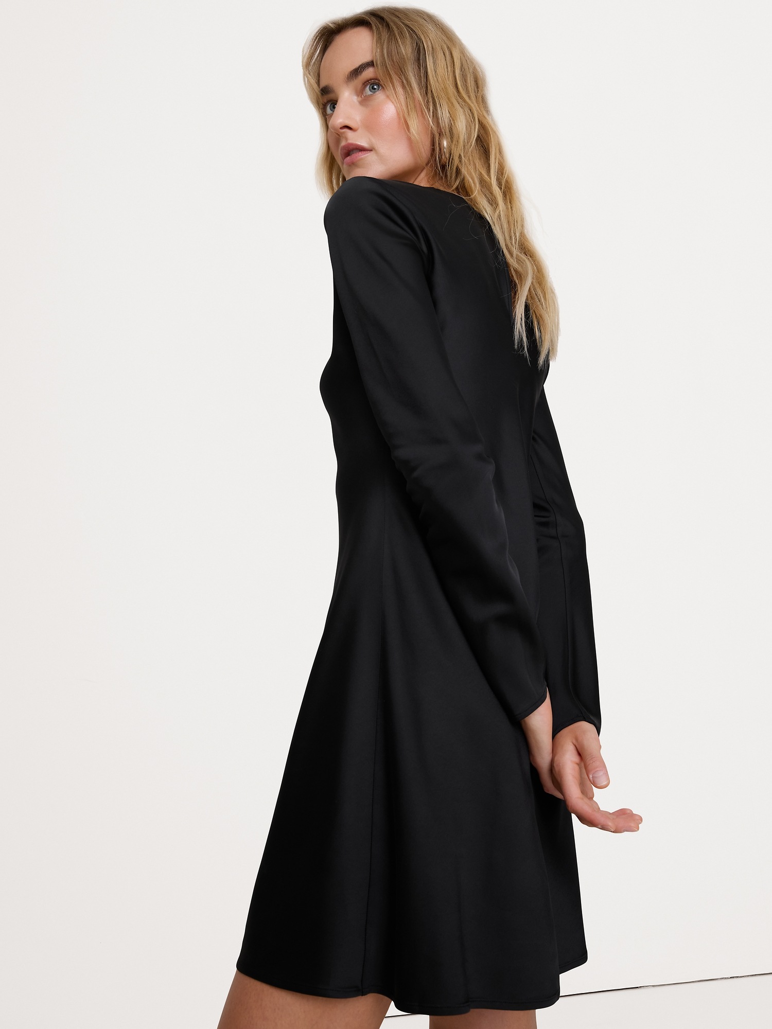 Женское платье Banana Republic Bias-Cut Stretch-Satin Mini, цвет: Чёрный — фото 3