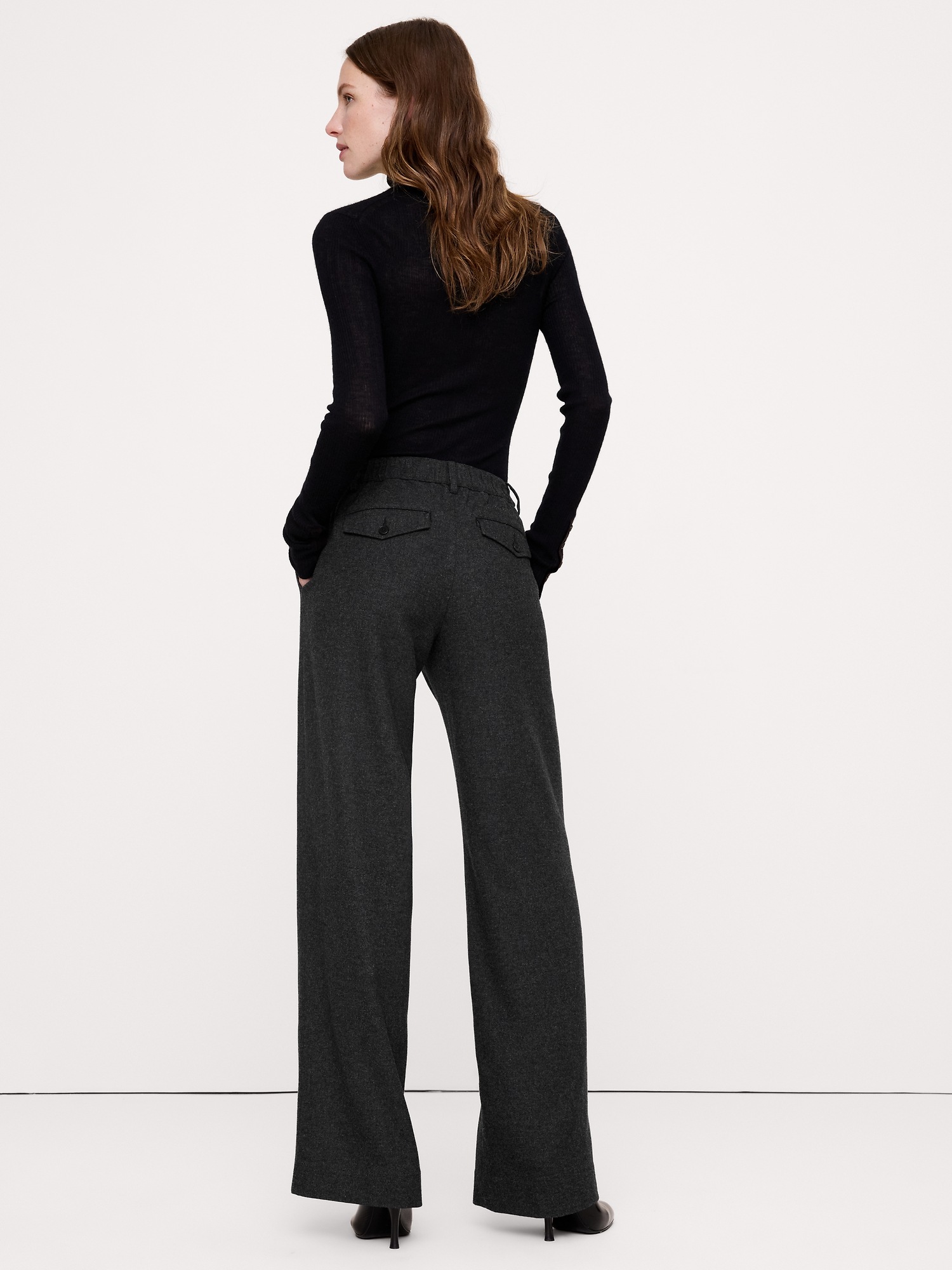 Женские брюки Banana Republic The Everyday Wide-Leg Pant in Italian Flannel, цвет: Угольный серый — фото 2