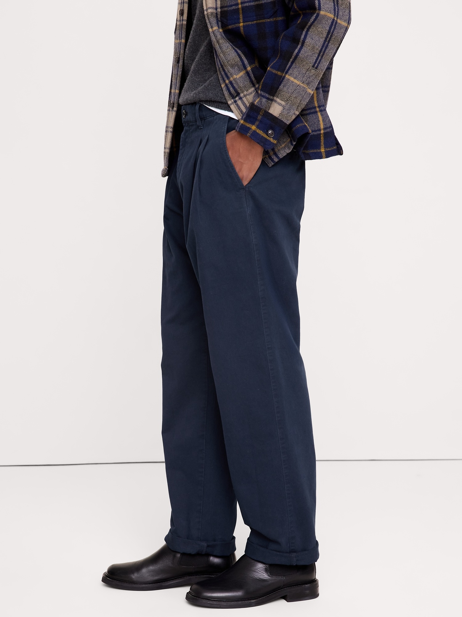 Мужские брюки Banana Republic Archive Reissue Straight Pleated Chino, цвет: Тёмно-синий — фото 2