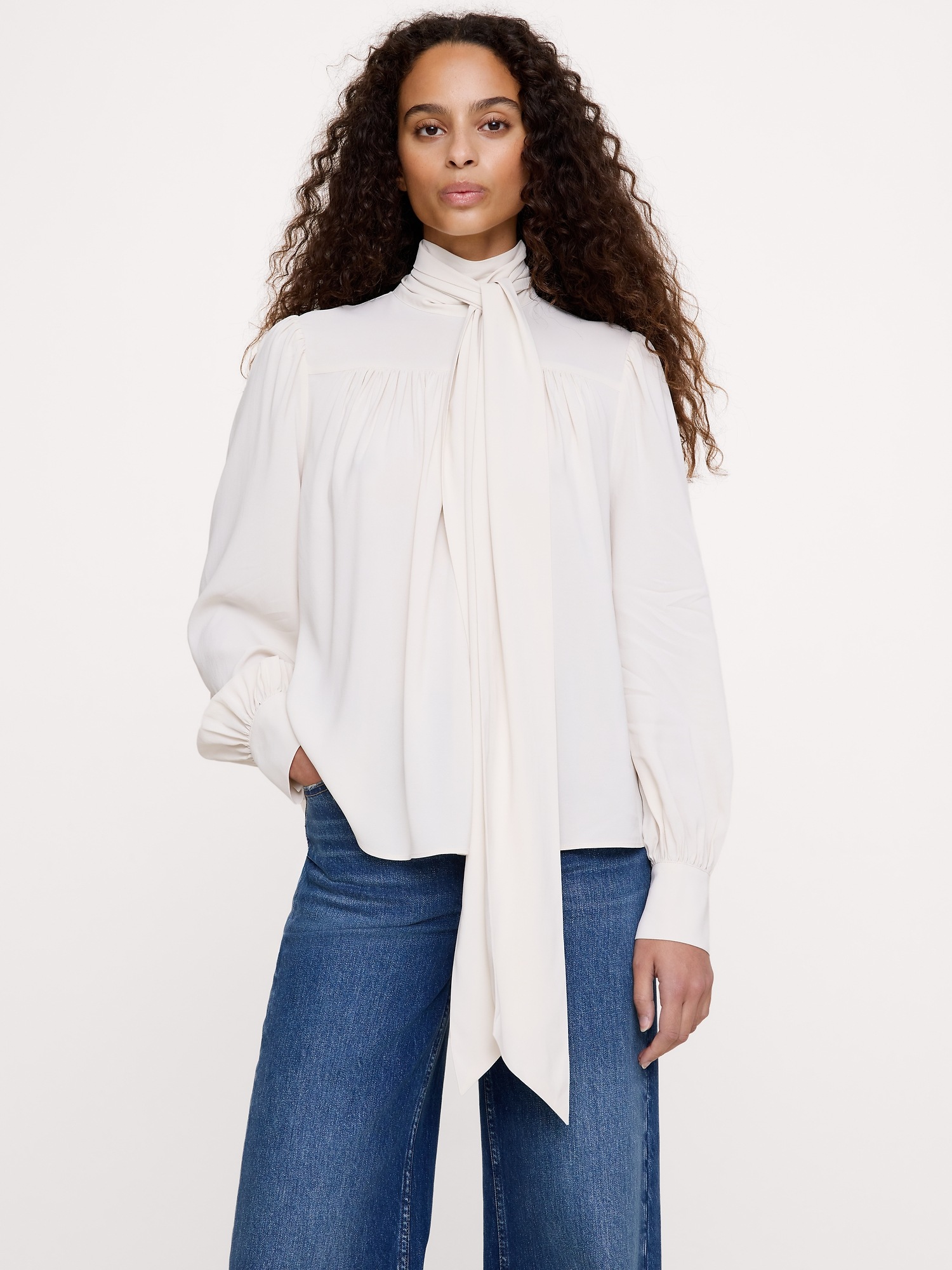 Женская блузка Banana Republic Georgette Scarf-Tie Blouse, цвет: Стоунвош белый — фото 3
