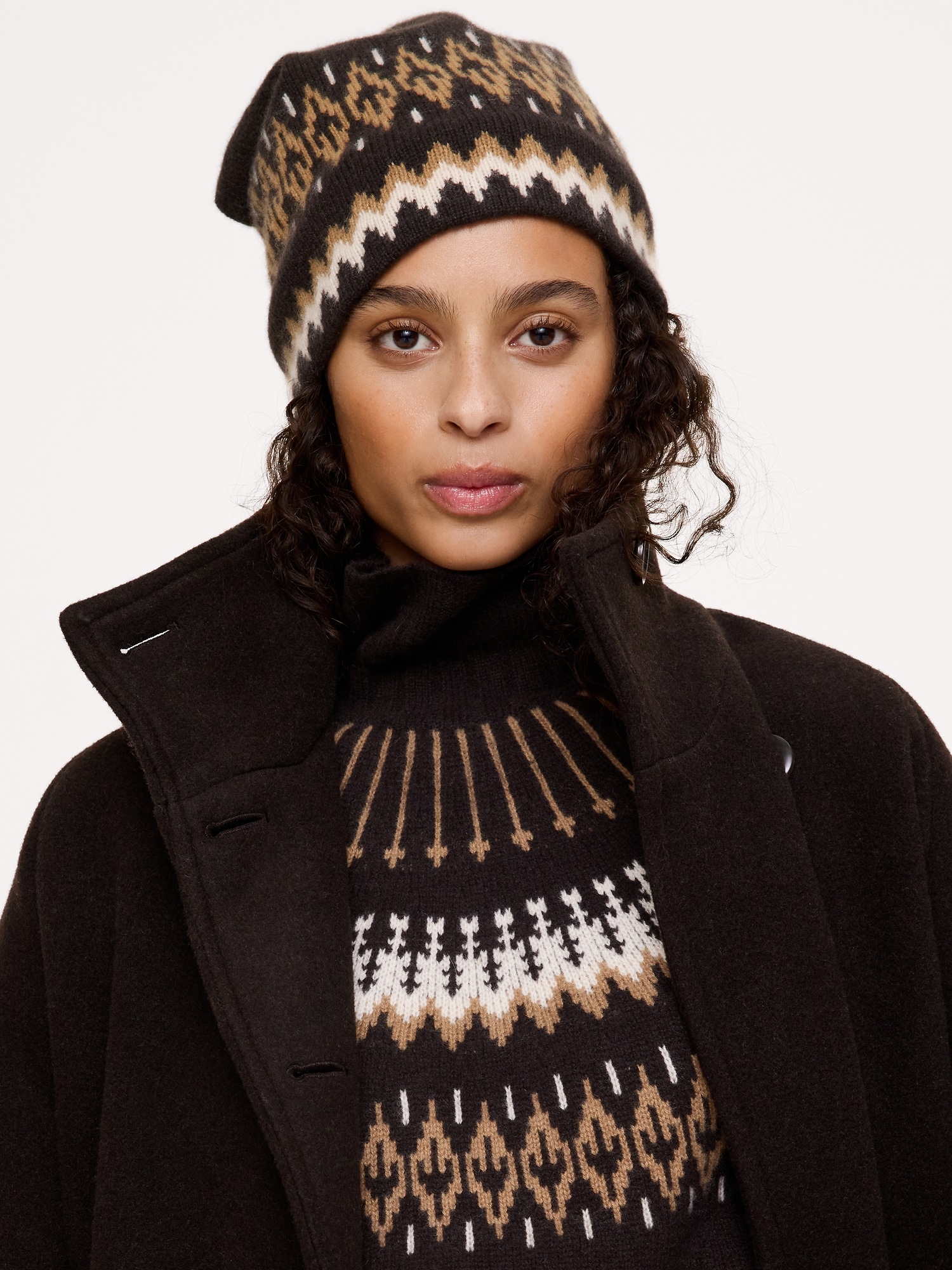 Женская шапка Banana Republic Cashmere Fair Isle Slouchy Beanie, цвет: Шоколадный коричневый разноцветный — фото 2