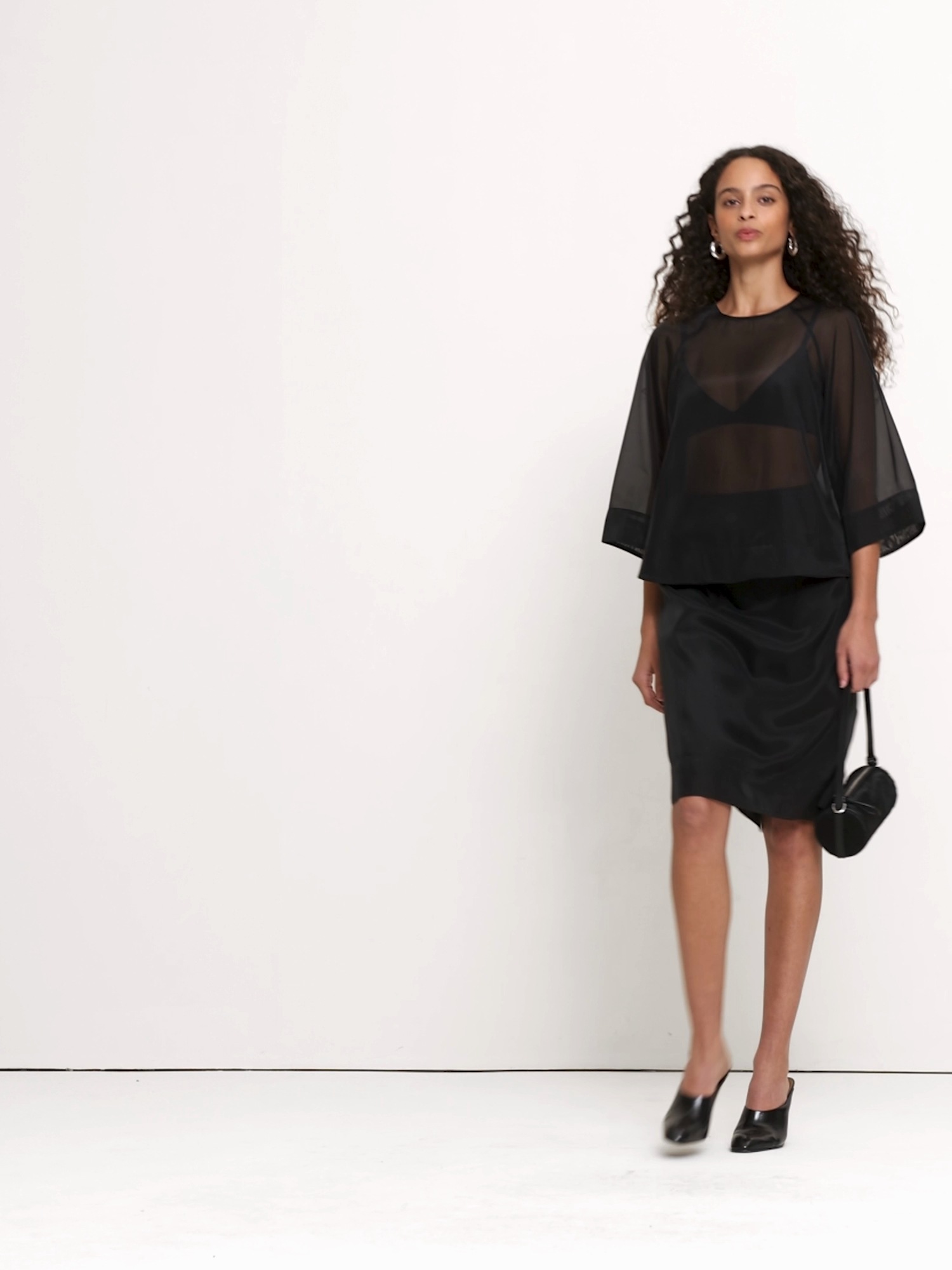 Женский топ Banana Republic Organza Peplum Top, цвет: Чёрный — фото 6