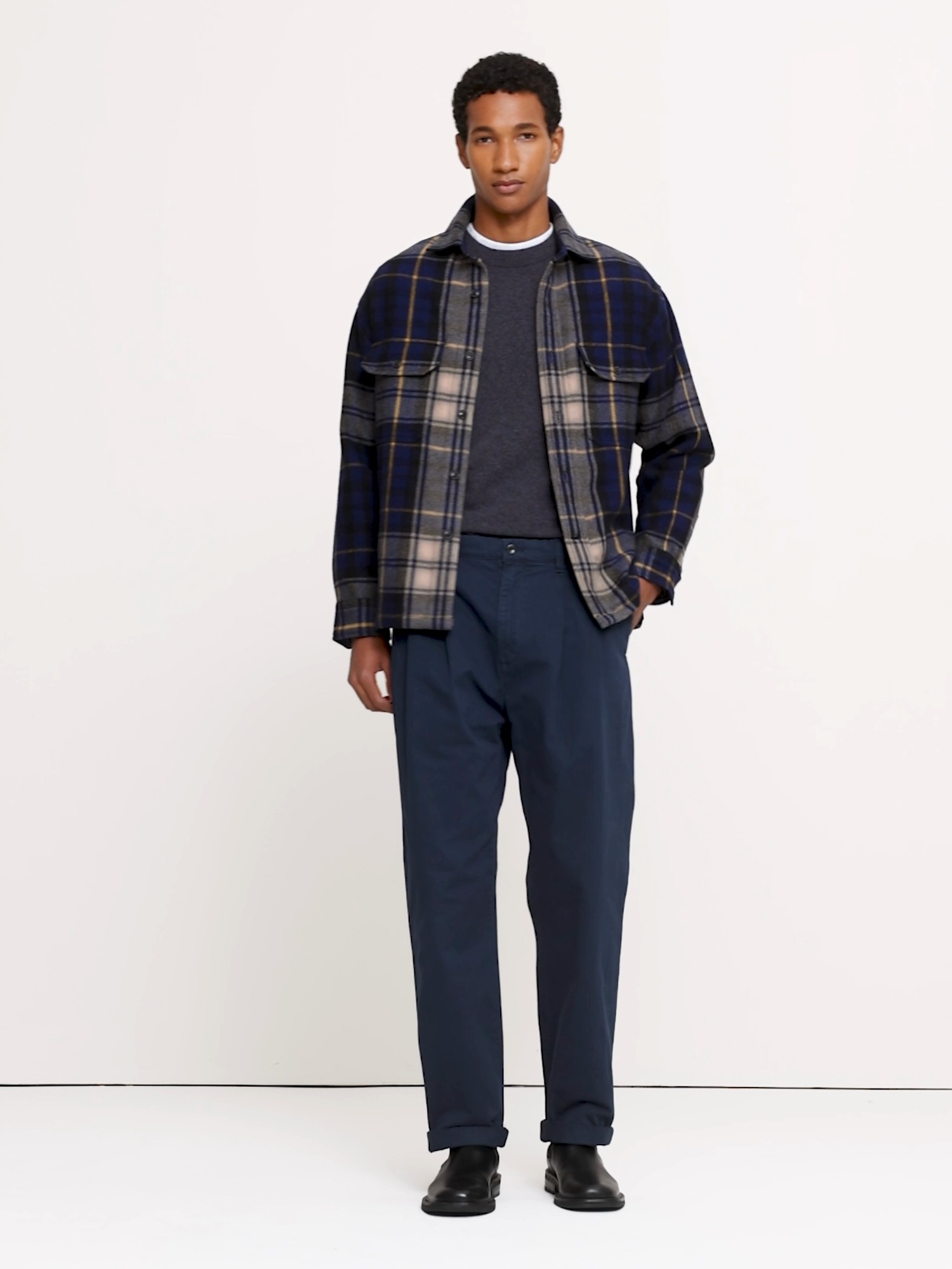 Мужские брюки Banana Republic Archive Reissue Straight Pleated Chino, цвет: Тёмно-синий — фото 4