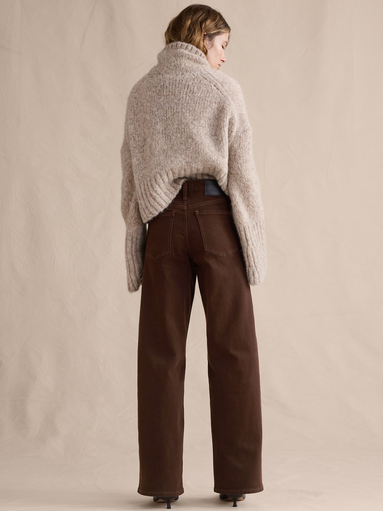 Женские джинсы Banana Republic The Icon Classic Wide-Leg Jean, цвет: Тёмный дубовый коричневый — фото 2