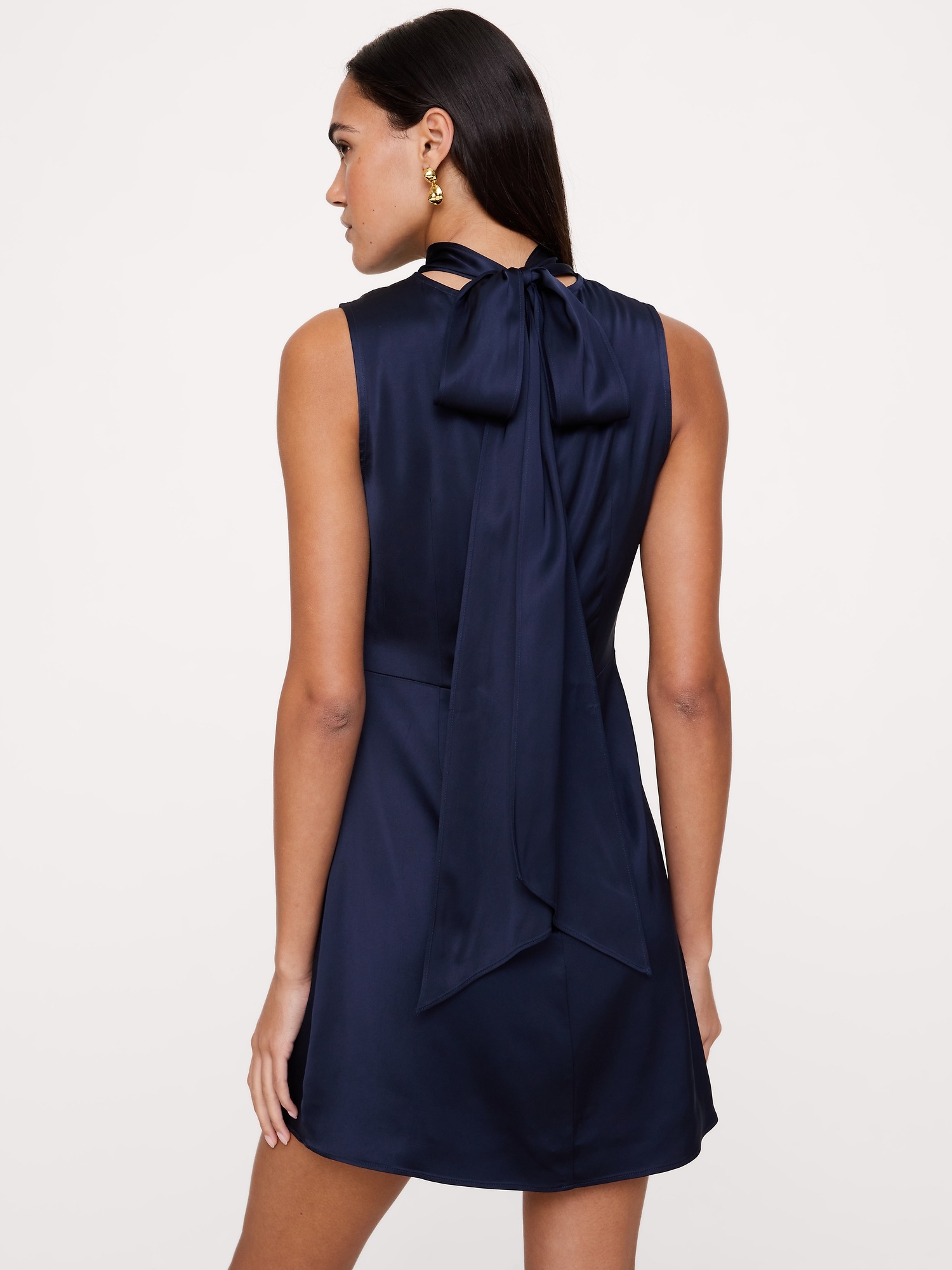 Женское платье Banana Republic Stretch-Satin Tie-Neck Mini, цвет: Тёмно-синий — фото 2