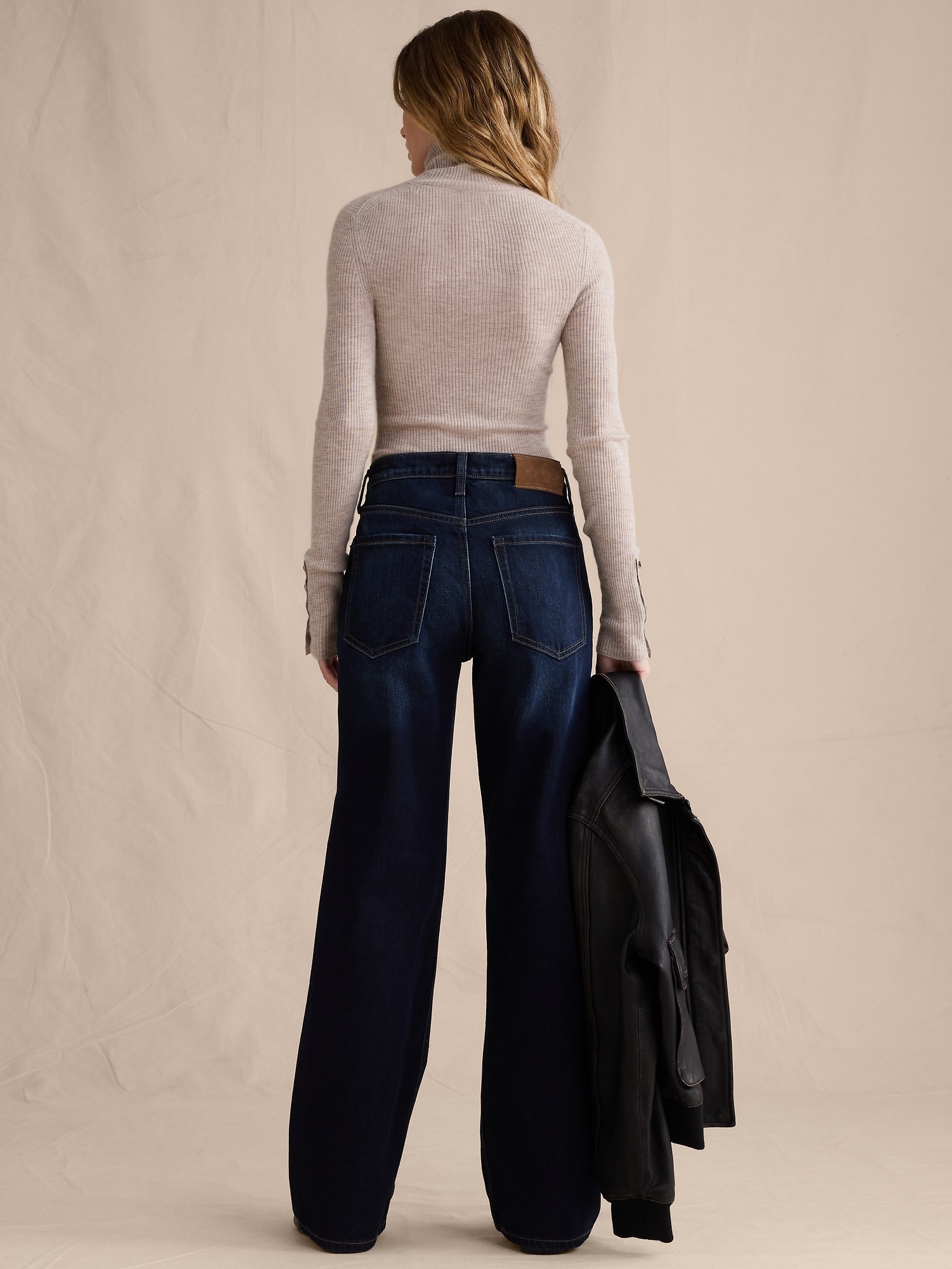 Женские джинсы Banana Republic Mid-Rise 90s Classic Relaxed Jean, цвет: Тёмная варка — фото 2