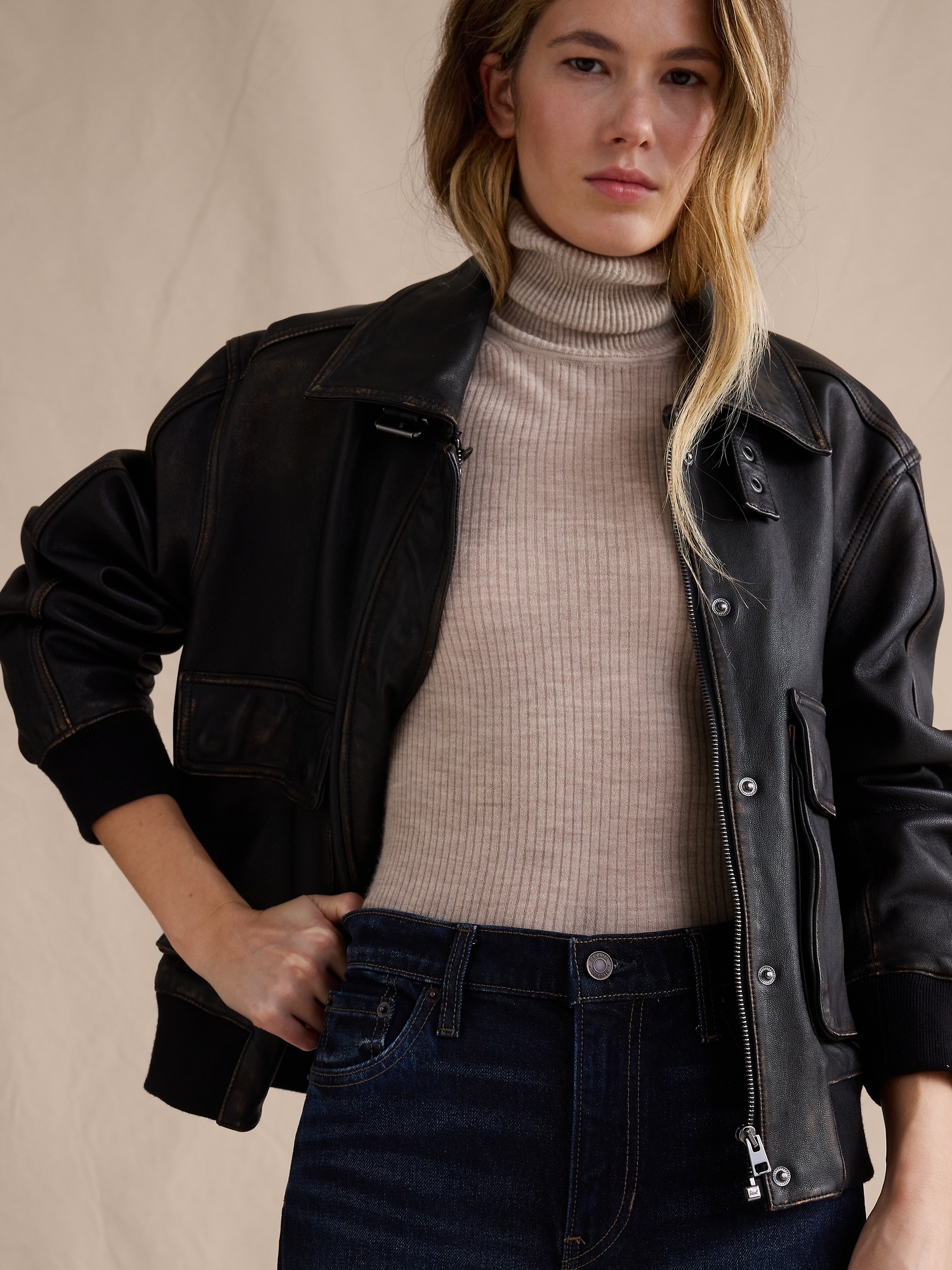 Женские джинсы Banana Republic Mid-Rise 90s Classic Relaxed Jean, цвет: Тёмная варка — фото 3